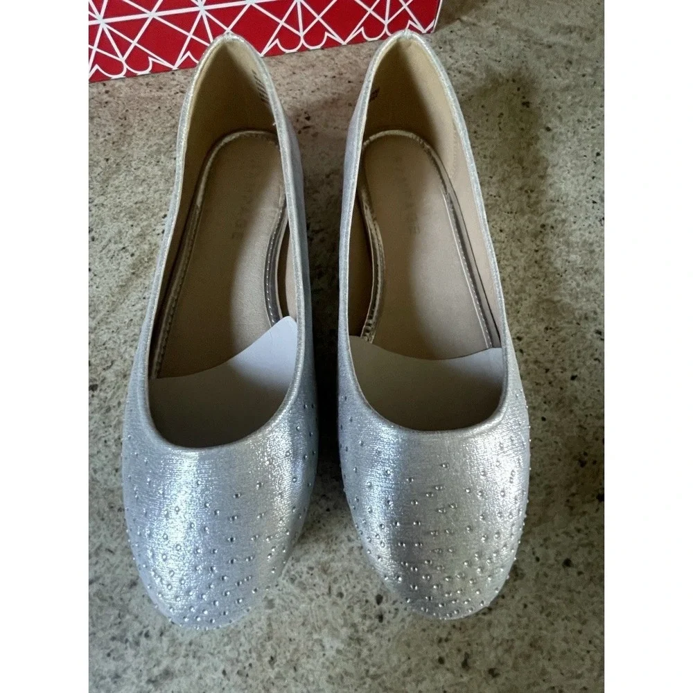 Rampage Silver Flats Women's Size 8 Medium With Box Biana